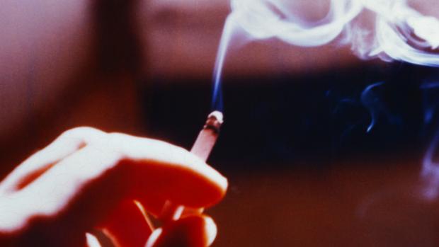 Cigarro: atividade cerebral pode determinar se fumante deixará o vício