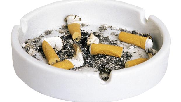 Cigarro: embora largar o vício ainda seja o mais indicado à saúde, quem reduz o número de cigarros fumados já começa a se beneficiar