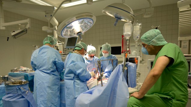 Procedimento foi realizado no Hospital Asklepios, em Hamburgo, na Alemanha