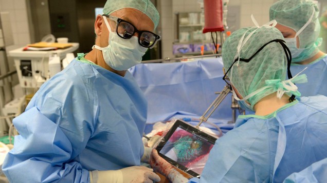 Cirurgião pode usar o aplicativo para planejar o procedimento e levar o tablet para a mesa de cirurgia