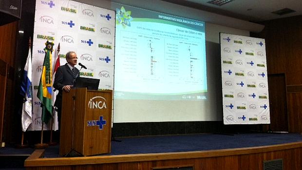 Claudio Noronha, coordenador-geral de prevenção e vigilância do Inca, em coletiva nesta tarde