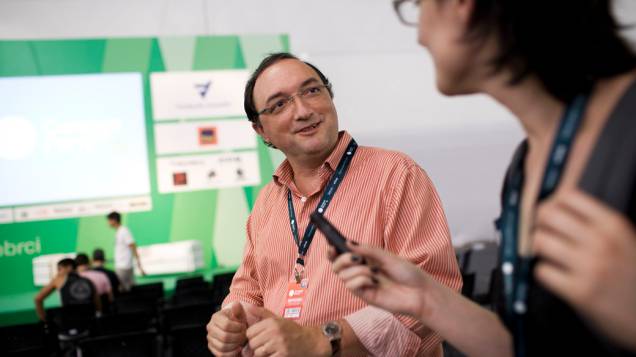 Claudio Pinhanez, pesquisador da IBM, no segundo dia da Campus Party no Parque Anhembi, São Paulo
