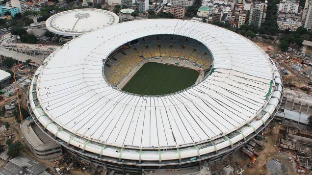Cobertura do novo Maracanã foi totalmente instalada. O estádio, que terá capacidade para aproximadamente 79 mil pessoas, todas sentadas, receberá o primeiro evento-teste no dia 27
