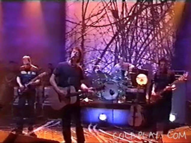 Foto tirada em um dos primeiros shows da banda na televisão, em 2000.