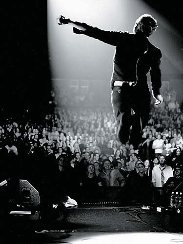 O CD e DVD <em>Live 2003</em> foi gravado em Sydney, Austrália, durante a primeira turnê internacional, que passou pelo Brasil.