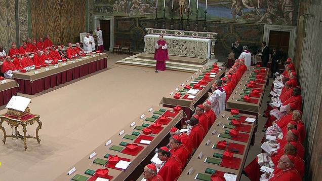 Cardeais começam conclave para escolher novo Papa no Vaticano