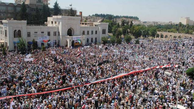 Manifestação contra o governo de Bashar al-Assad em Hama, Síria