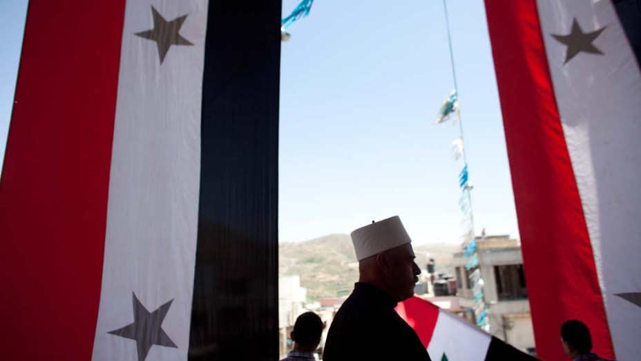 Bandeiras durante comemoração do Dia da Independência da Síria, próximo à fronteira de Israel