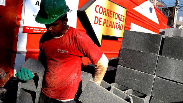 No ano, o setor acumula baixa de 4,5% e, em 12 meses, de 3,7%