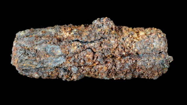 Conta de colar encontrada em Gerzeh, no Egito, é composta de ferro obtido a partir de meteorito