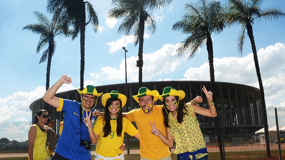 Torcida comparece para acompanhar a Seleção Brasileira na sua estréia na Copa das Confederações, em Brasília