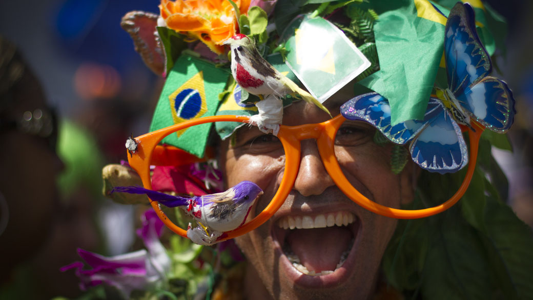 Foliona se diverte no Carnaval de rua do Rio de Janeiro, em 2013