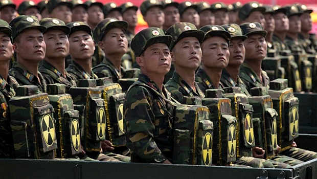 Coreia do Norte celebra aniversário de armistício com desfile militar em Pyongyang