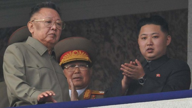 Líder coreano Kim Jong-il e seu fliho Kim Jong-un, 10/10/2010