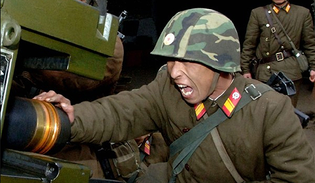 Norte-coreanos durante exercício militar, em 12/03/2013