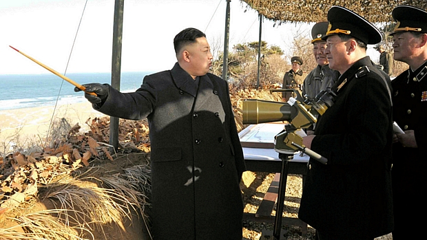 Ditador Kim Jong-un comanda treinamento militar na Coreia do Norte