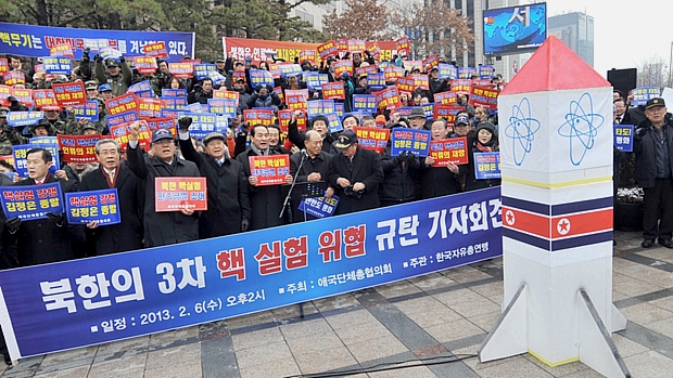 Sul-coreanos protestam em Seul contra o pretensões nucleares da Coreia do Norte