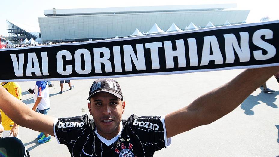 Torcedores do Corinthians chegam para o jogo contra o Figueirense no Itaquerão