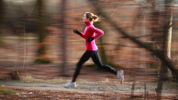 Estudo sueco constatou que realizar atividade física mais de cinco horas por semana aumenta as chances de desenvolver arritmia em 19%
