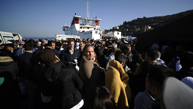 Passageiros receberam cobertores na ilha de Giglio após serem resgatados Passageiros receberam cobertores na ilha de Giglio após serem resgatados