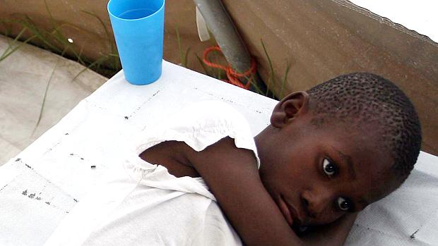 Criança com cólera no Haiti