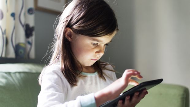 Tecnologia: Nos EUA, crianças de 2 a 10 anos passam pouco mais de duas horas por dia, em média, em frente à televisão, computador, tablet e celular