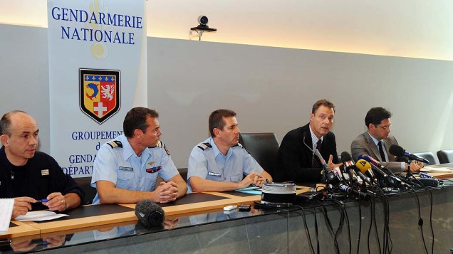 Coletiva de imprensa oficial sobre o crime em que quatro pessoas foram assassinadas em Chevaline, França