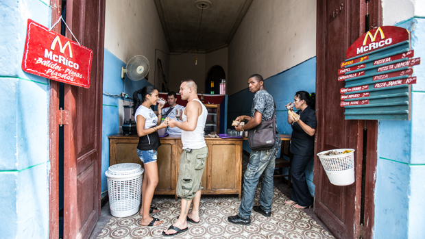  Lanchonete na cidade Camaguey. “Rico”, em espanhol, significa gostoso