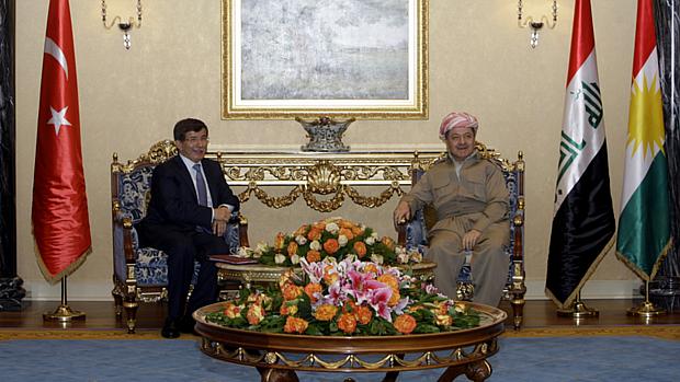 Chefe da diplomacia turca, Ahmet Davutoglu, e o presidente do Curdistão iraquiano, Massud Barzani, advertiram que vão deter juntos ameaça síria