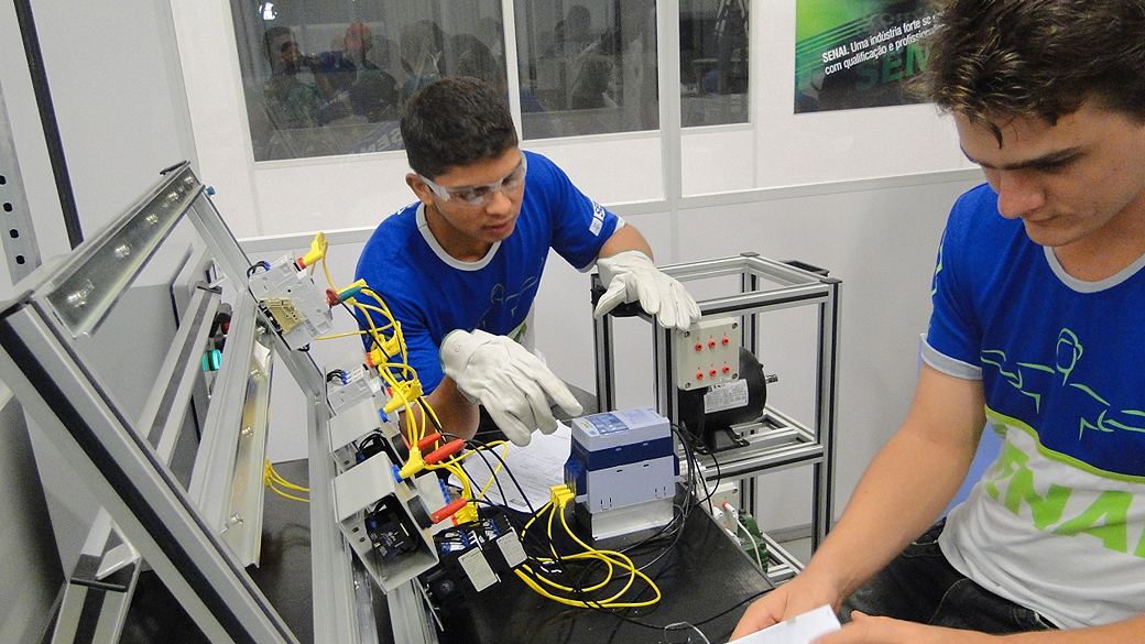 Alunos participam de curso profissionalizante do Pronatec