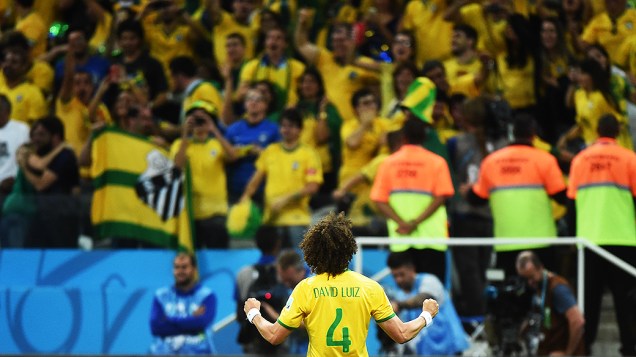David Luiz comemora a vitória do Brasil sobre a Croácia no Itaquerão, em São Paulo