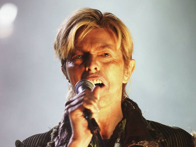 David Bowie durante show no Reino Unido, em 2004 David Bowie durante show no Reino Unido, em 2004