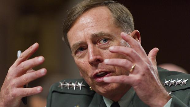 O general David Petraeus em audiência no Senado para sua confirmação no cargo