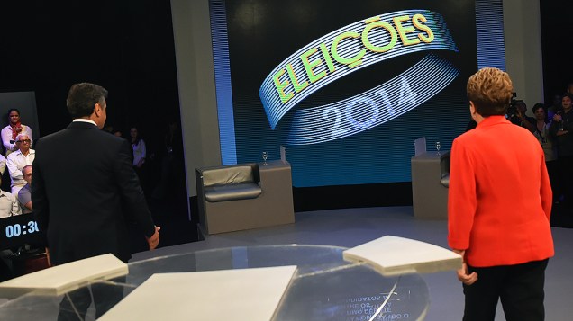 Os candidatos à Presidência da República, Aécio Neves (PSDB) e Dilma Rousseff (PT), no debate promovido pela Rede Globo