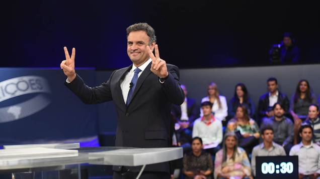 O candidato à Presidência da República, Aécio Neves (PSDB), durante o debate promovido pela Globo