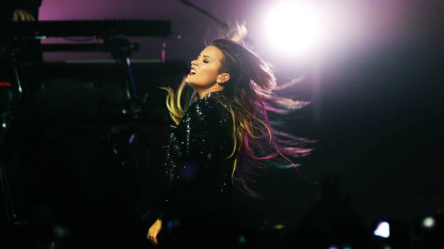 A cantora norte-americana, Demi Lovato abriu a turnê Neon Lights com show em SP, no Citibank Hall