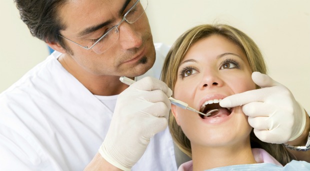 Transplante ósseo: o tecido é usado na região da arcada dentária e funciona como apoio no tratamento de implantes dentários