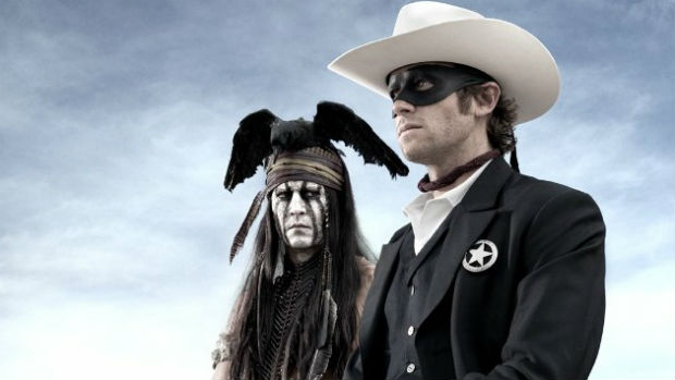 Os atores Johnny Depp e Armie Hammer em cena do filme O Cavaleiro Solitário