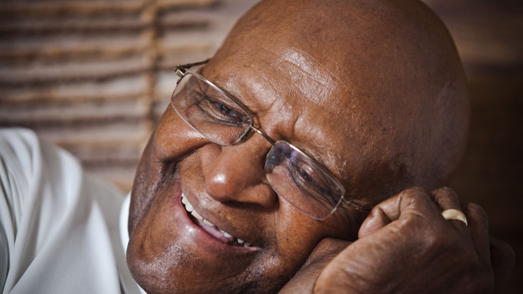Entrevista com Desmond Tutu e Mary Robinson, membros do grupo de direitos humanos The Elders