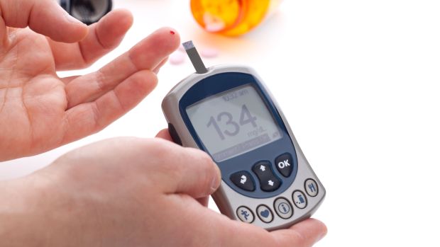 O diabetes tipo 2 acontece quando o organismo de uma pessoa torna-se resistente à insulina, o hormônio que controla os níveis de glicose no sangue