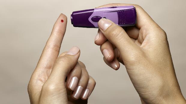 Controle do diabetes: pacientes com a doença devem monitorar as taxas de açúcar no sangue constantemente