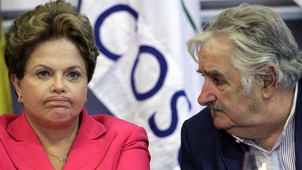 Dilma e o presidente uruguaio Jose Mujica, durante conferência do Mercosul, em Brasília