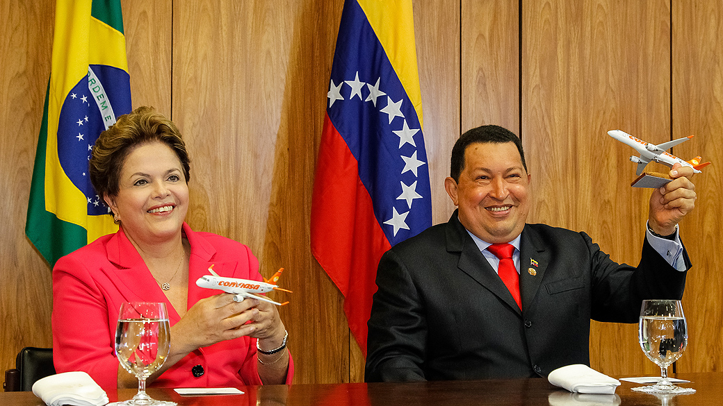 A presidente Dilma Rousseff e o presidente da Venezuela, Hugo Chávez fecham acordo para venda de jatos da Embraer
