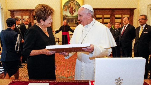 Dilma Rousseff durante audiência com o papa Francisco no Vaticano
