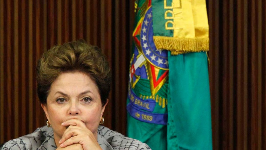 Presidente Dilma Rousseff em reunião no Palácio do Planalto em Brasília