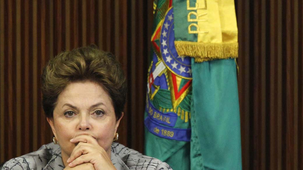 Presidente Dilma Rousseff em reunião no Palácio do Planalto em Brasília
