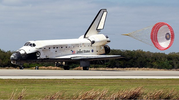 Última vez: ônibus espacial Discovery aterrissa no Centro Espacial Kennedy