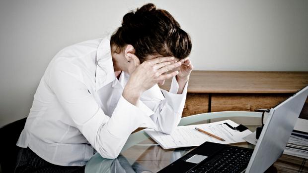 Estresse no trabalho: segundo estudo, consumir mais viamina B pode ajudar a diminuir o problema