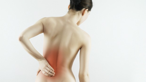 Dor nas costas: condição casual pode se tornar permanente se ambiente de trabalho for insatisfatório