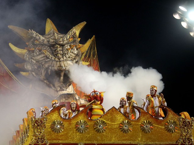 Desfile da Dragões da Real, durante o segundo dia de desfiles das escolas de samba do Grupo Especial de São Paulo, no Anhembi